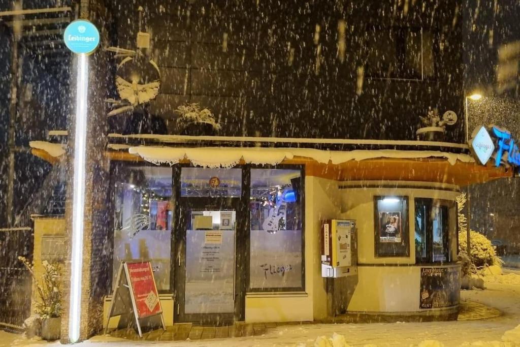 Musikbuehne Flieger - Das Konzept - Loften In Einer Kneipe Tettnang Exterior photo