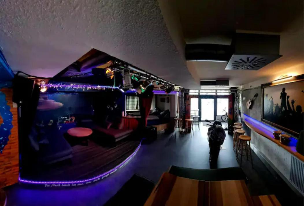 Musikbuehne Flieger - Das Konzept - Loften In Einer Kneipe Tettnang Exterior photo